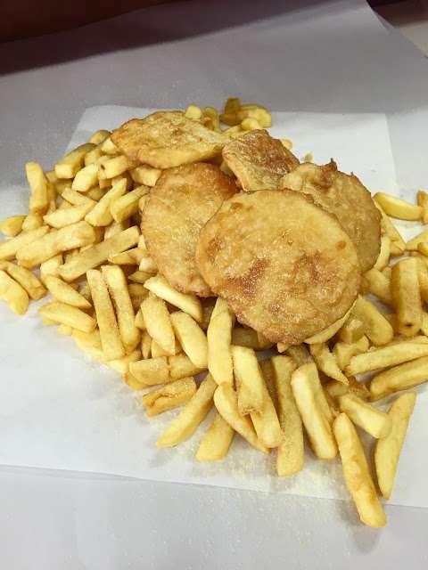 Photo: Al's deluxe Fish n Chippery
